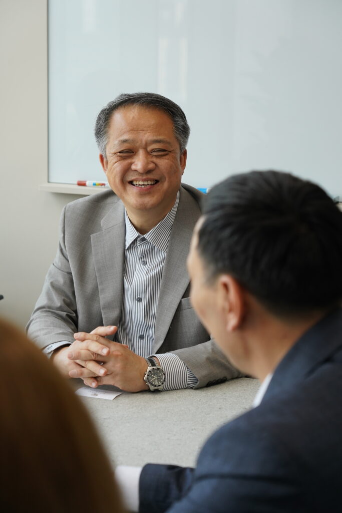 UMV CEO welcomes the Deputy Ambassador of Kazakhstan during a visit to the company's Seoul headquarters.